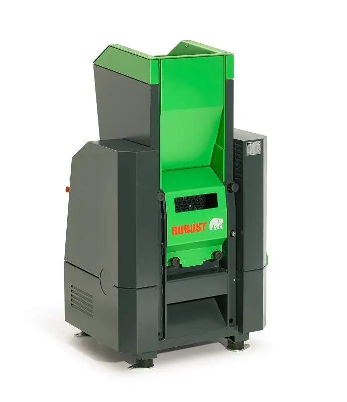 Robust REUSER SD450 wood shredder in green and dark grey, with a large hopper and branded logo on the front panel.